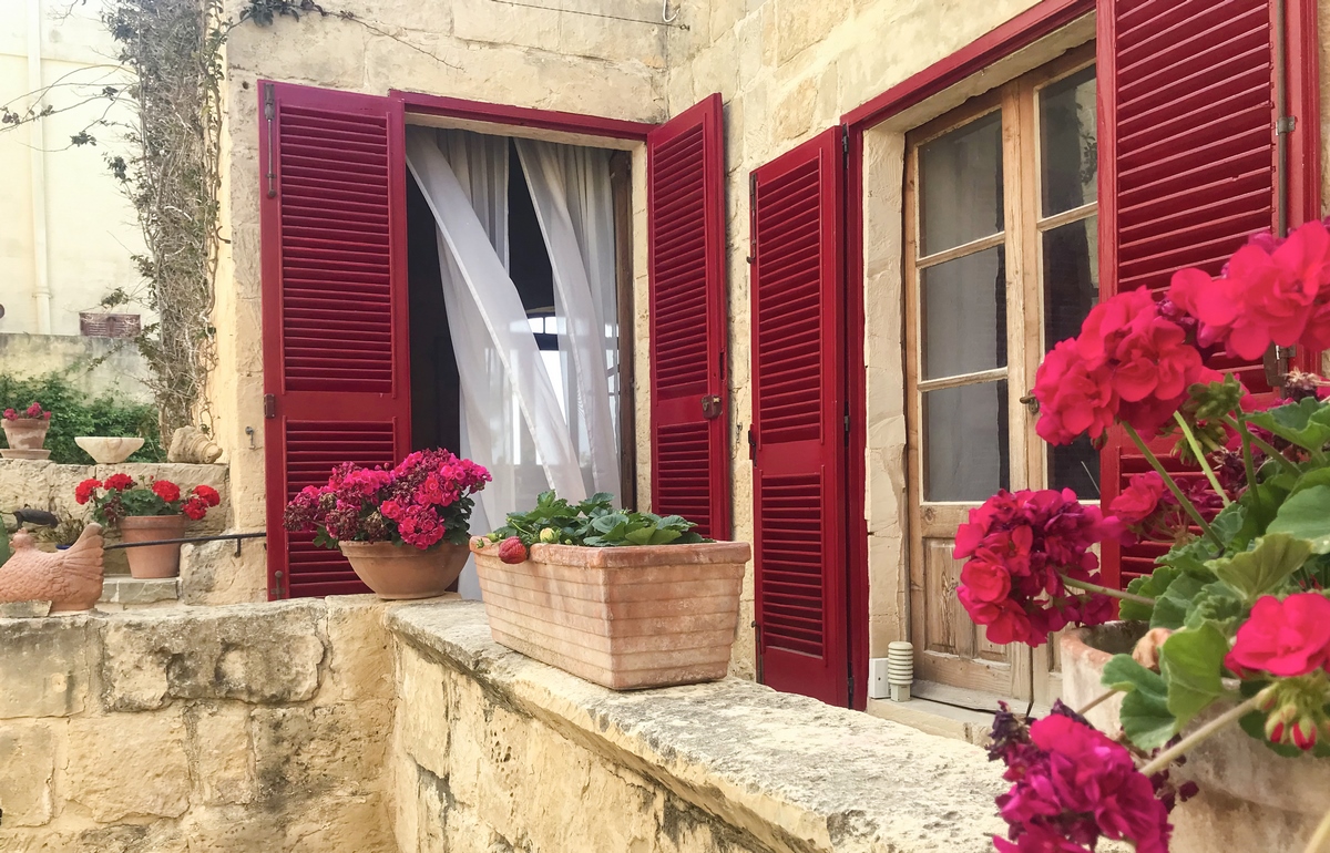 Upper courtyard terrace